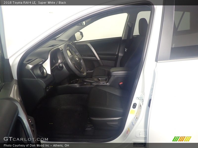 Super White / Black 2018 Toyota RAV4 LE