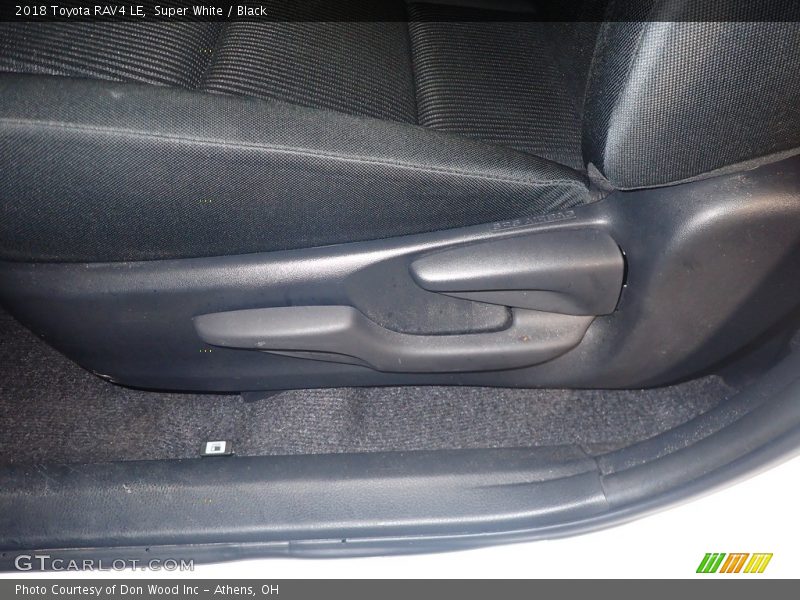 Super White / Black 2018 Toyota RAV4 LE