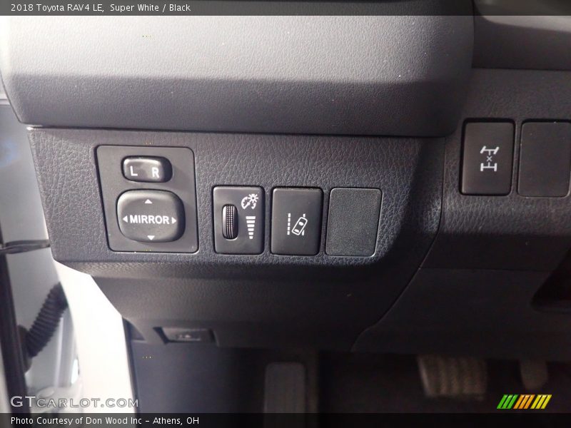Super White / Black 2018 Toyota RAV4 LE