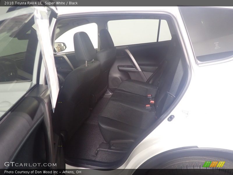 Super White / Black 2018 Toyota RAV4 LE