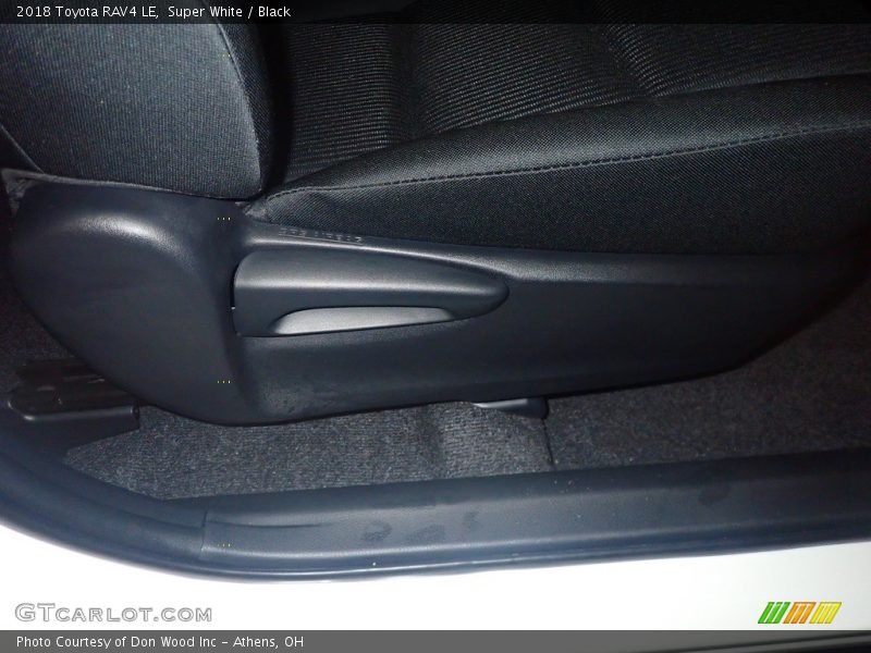 Super White / Black 2018 Toyota RAV4 LE