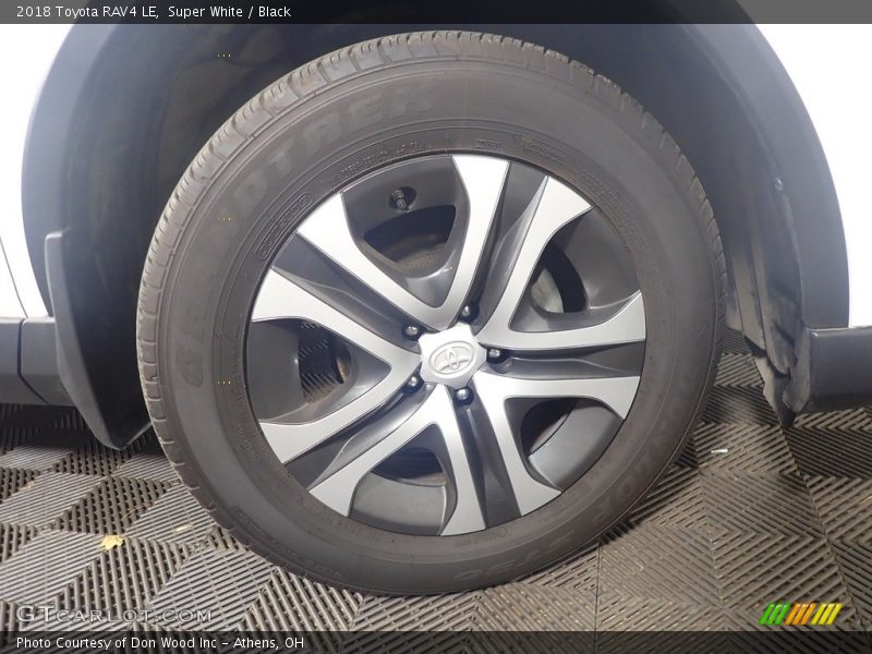 Super White / Black 2018 Toyota RAV4 LE