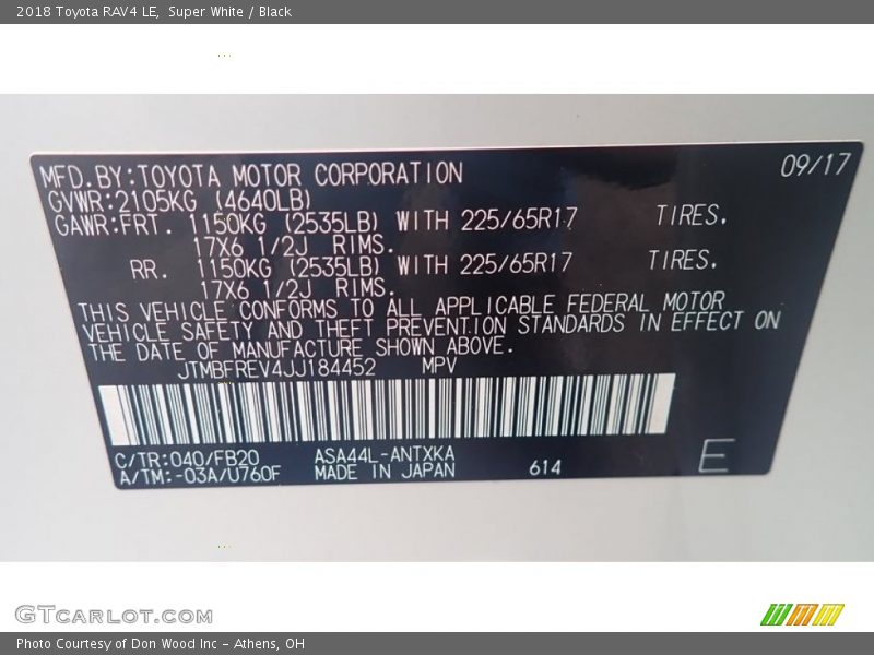 Super White / Black 2018 Toyota RAV4 LE