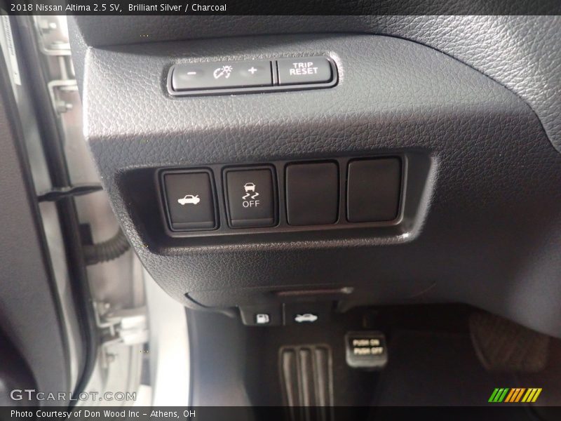 Brilliant Silver / Charcoal 2018 Nissan Altima 2.5 SV