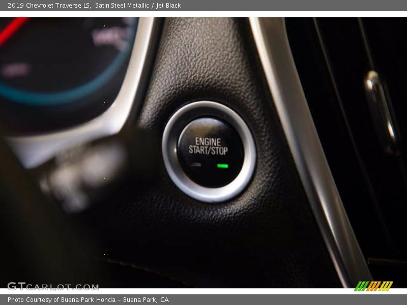 Satin Steel Metallic / Jet Black 2019 Chevrolet Traverse LS