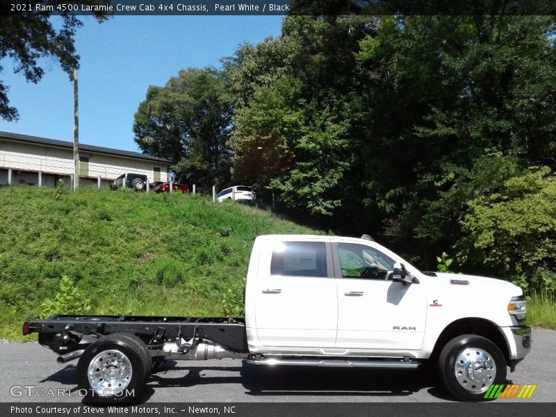 Pearl White / Black 2021 Ram 4500 Laramie Crew Cab 4x4 Chassis