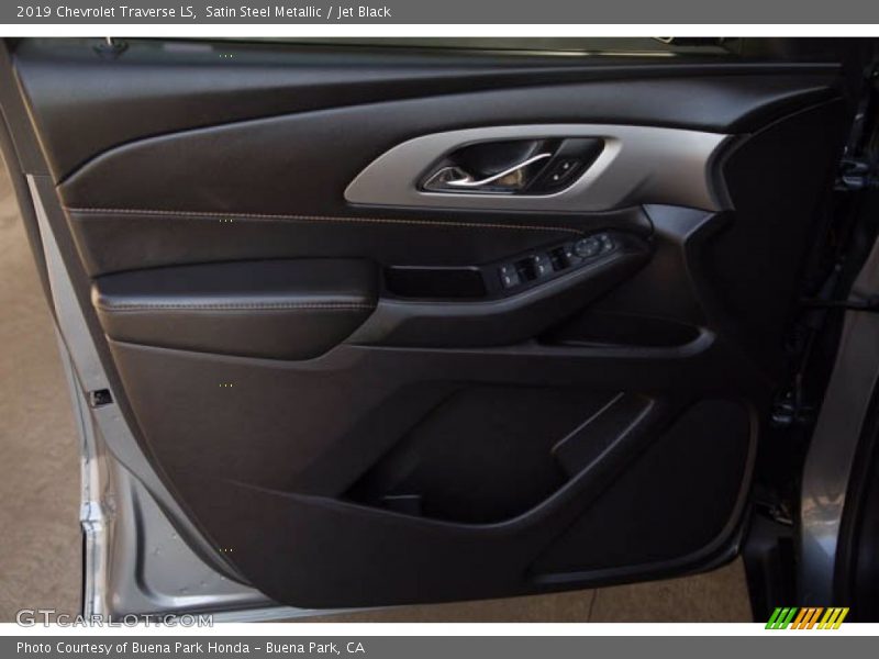 Satin Steel Metallic / Jet Black 2019 Chevrolet Traverse LS