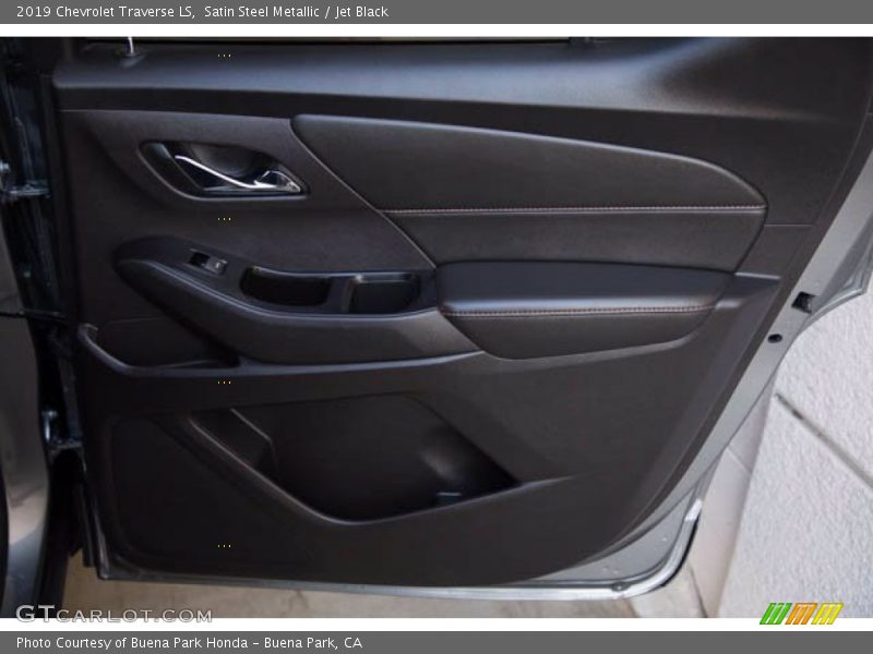 Satin Steel Metallic / Jet Black 2019 Chevrolet Traverse LS