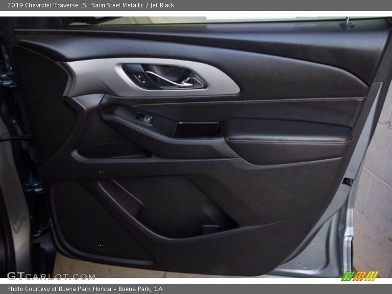 Satin Steel Metallic / Jet Black 2019 Chevrolet Traverse LS