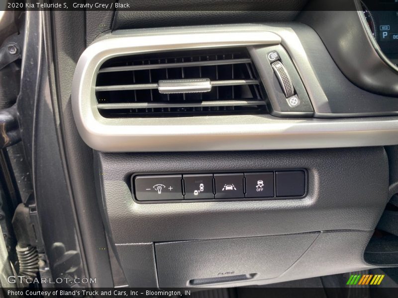 Gravity Grey / Black 2020 Kia Telluride S