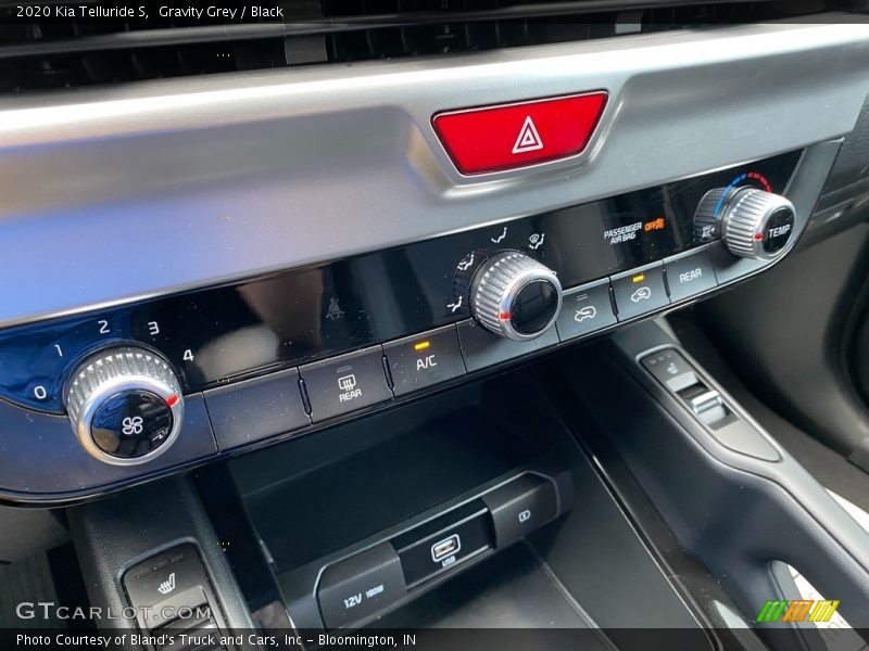 Gravity Grey / Black 2020 Kia Telluride S