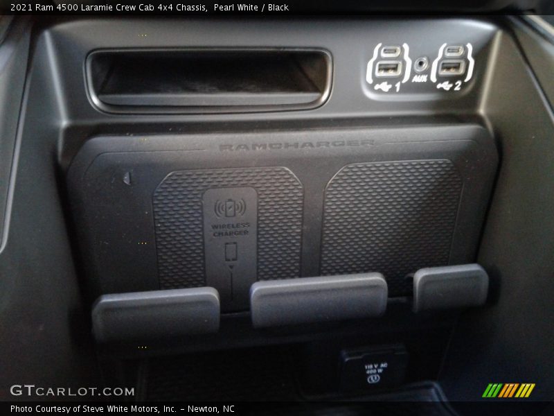 Pearl White / Black 2021 Ram 4500 Laramie Crew Cab 4x4 Chassis
