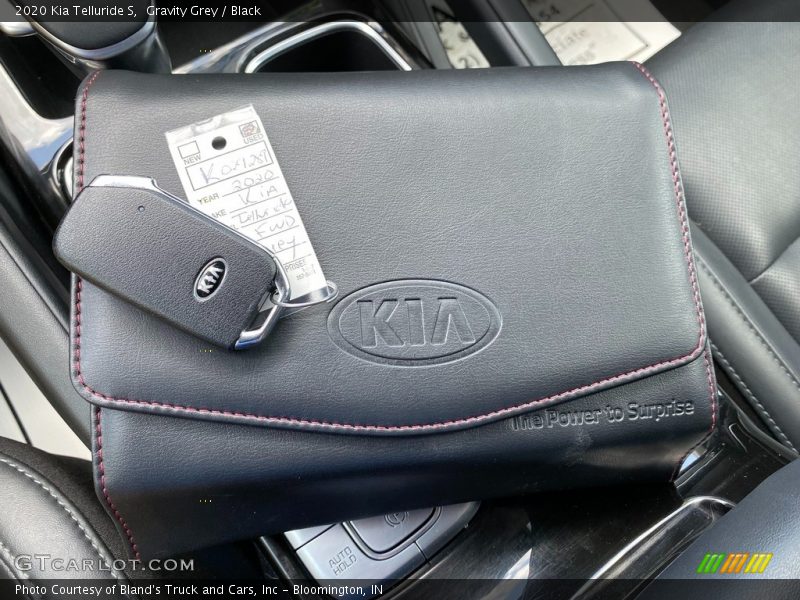 Gravity Grey / Black 2020 Kia Telluride S