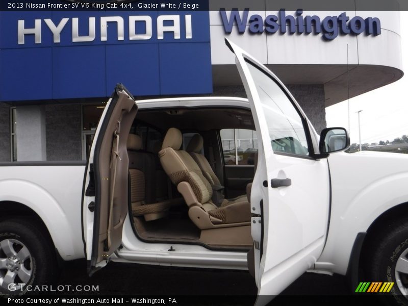 Glacier White / Beige 2013 Nissan Frontier SV V6 King Cab 4x4