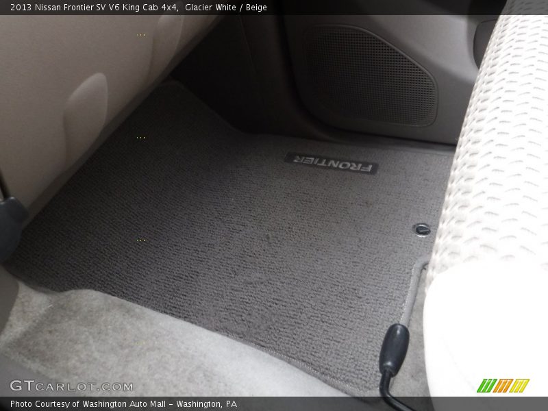 Glacier White / Beige 2013 Nissan Frontier SV V6 King Cab 4x4
