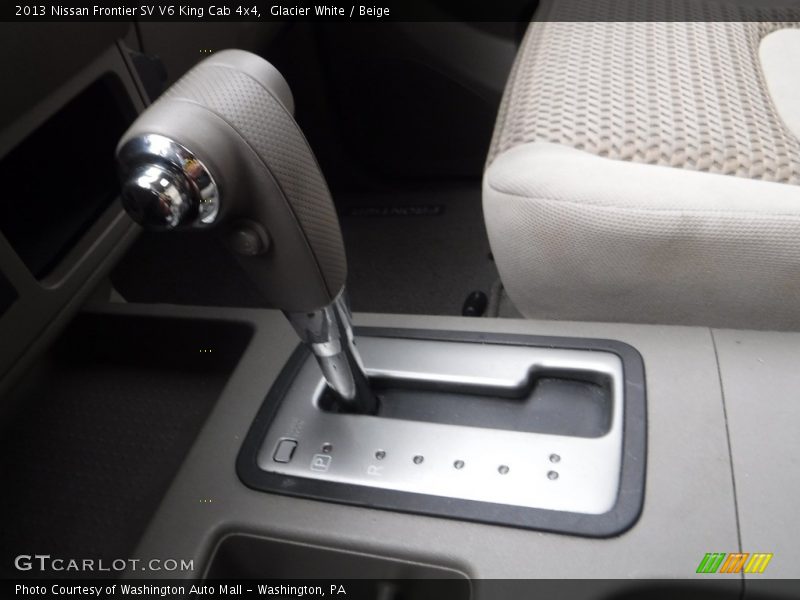 Glacier White / Beige 2013 Nissan Frontier SV V6 King Cab 4x4