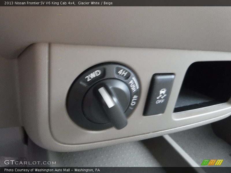 Glacier White / Beige 2013 Nissan Frontier SV V6 King Cab 4x4