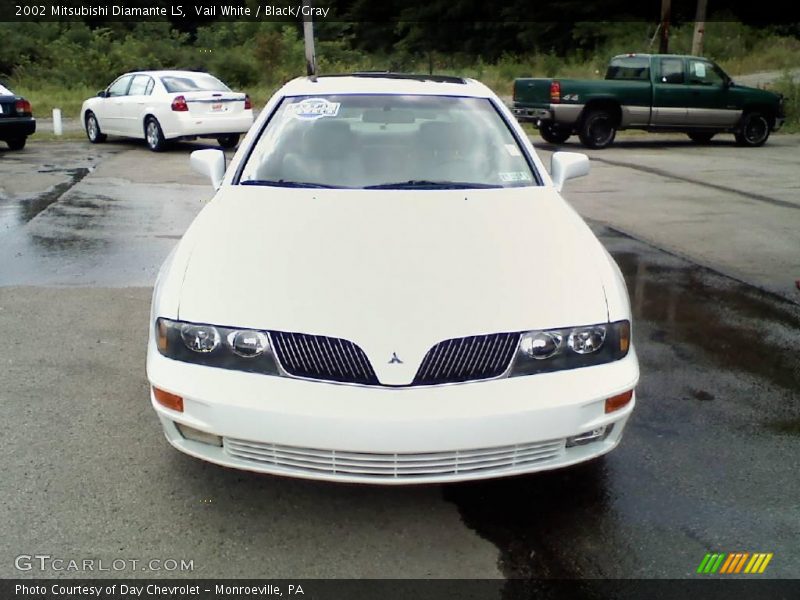 Vail White / Black/Gray 2002 Mitsubishi Diamante LS