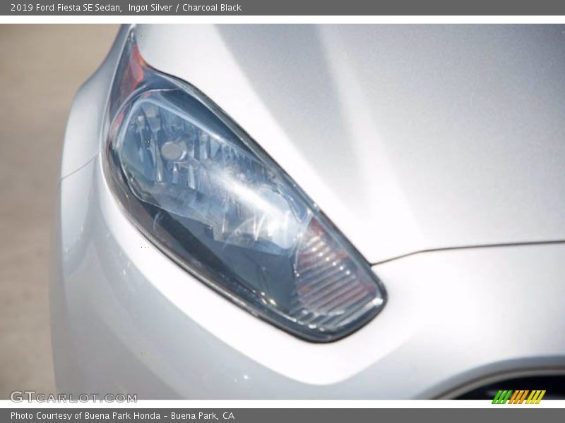 Ingot Silver / Charcoal Black 2019 Ford Fiesta SE Sedan