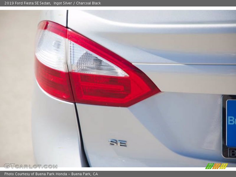 Ingot Silver / Charcoal Black 2019 Ford Fiesta SE Sedan