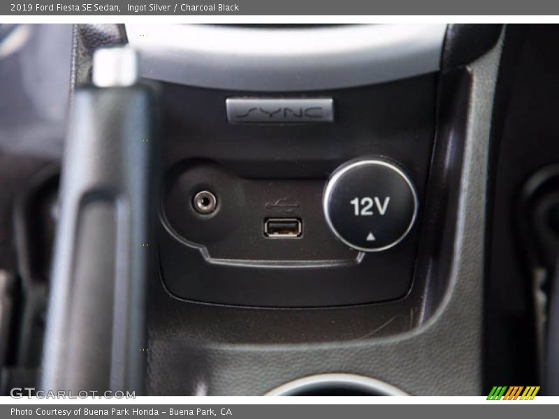 Ingot Silver / Charcoal Black 2019 Ford Fiesta SE Sedan