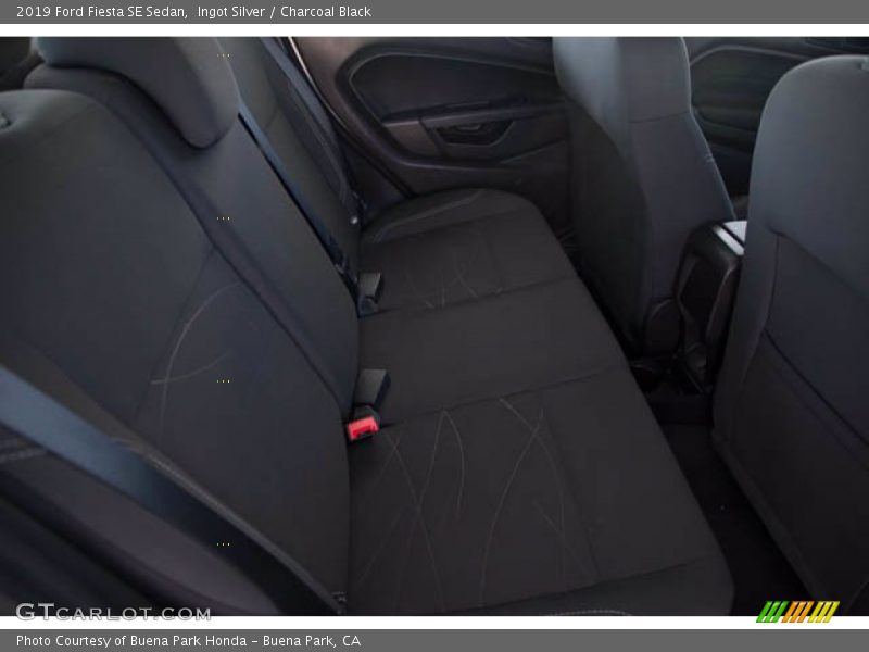 Ingot Silver / Charcoal Black 2019 Ford Fiesta SE Sedan