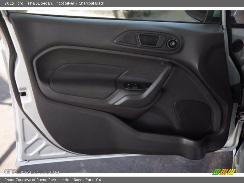 Ingot Silver / Charcoal Black 2019 Ford Fiesta SE Sedan