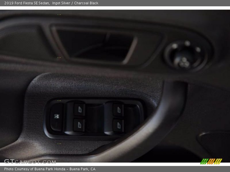 Ingot Silver / Charcoal Black 2019 Ford Fiesta SE Sedan