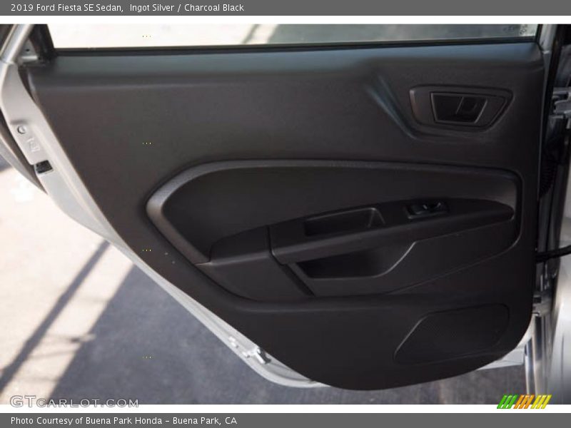 Ingot Silver / Charcoal Black 2019 Ford Fiesta SE Sedan