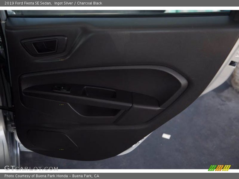 Ingot Silver / Charcoal Black 2019 Ford Fiesta SE Sedan