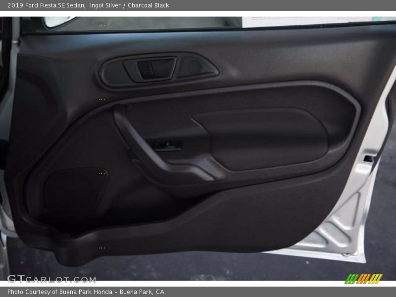 Ingot Silver / Charcoal Black 2019 Ford Fiesta SE Sedan