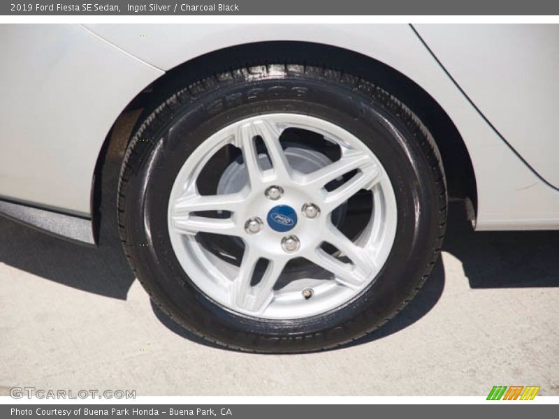 Ingot Silver / Charcoal Black 2019 Ford Fiesta SE Sedan