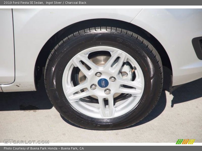 Ingot Silver / Charcoal Black 2019 Ford Fiesta SE Sedan