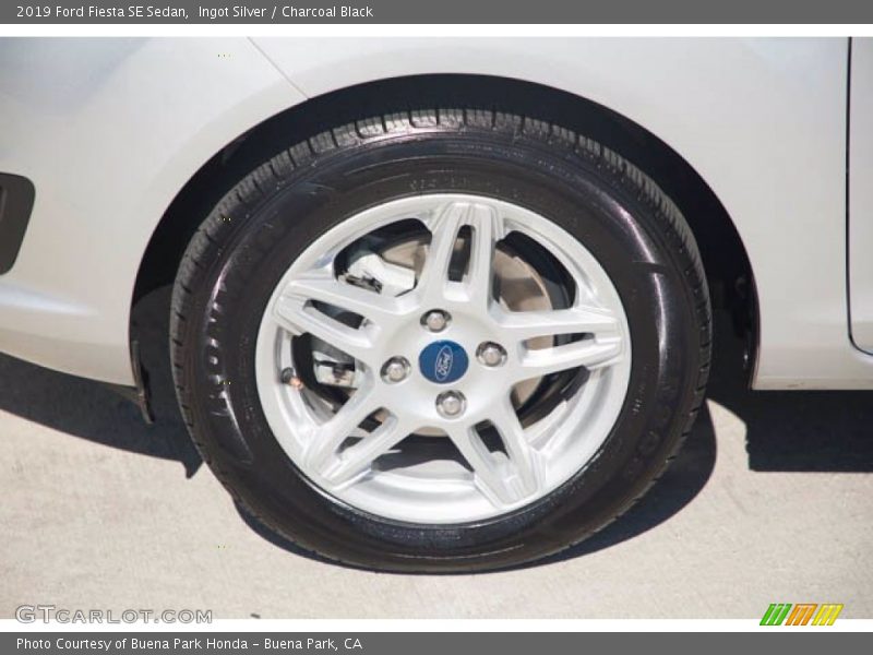 Ingot Silver / Charcoal Black 2019 Ford Fiesta SE Sedan