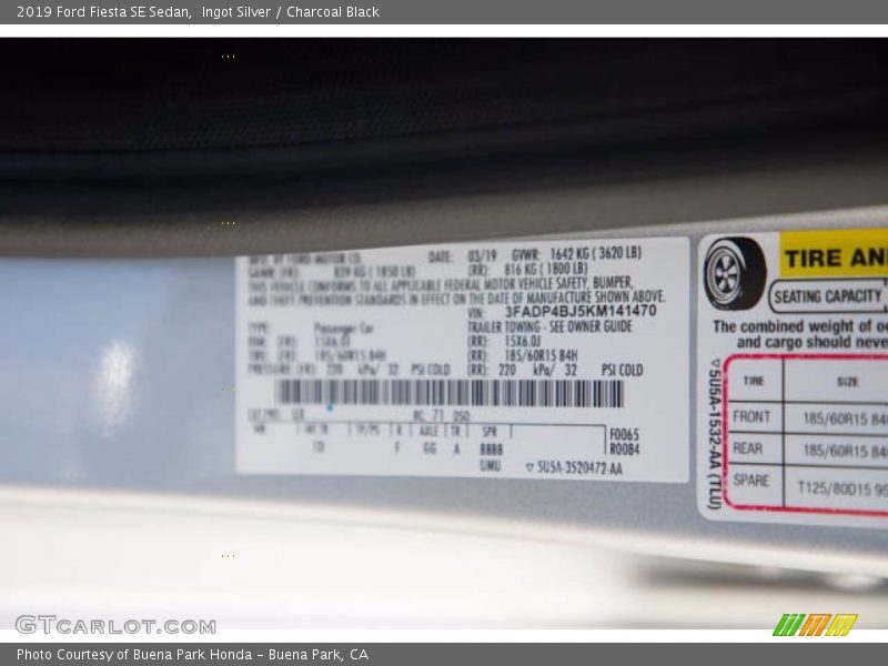 Ingot Silver / Charcoal Black 2019 Ford Fiesta SE Sedan