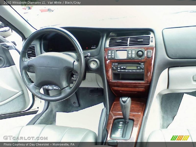 Vail White / Black/Gray 2002 Mitsubishi Diamante LS