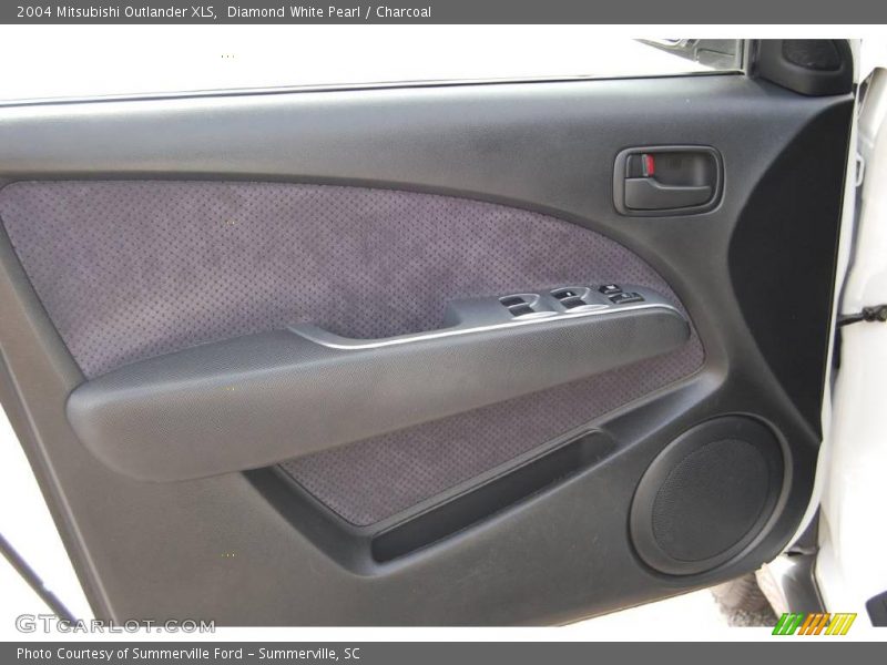 Diamond White Pearl / Charcoal 2004 Mitsubishi Outlander XLS
