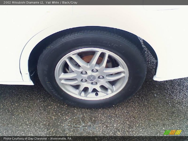 Vail White / Black/Gray 2002 Mitsubishi Diamante LS