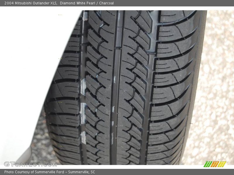 Diamond White Pearl / Charcoal 2004 Mitsubishi Outlander XLS