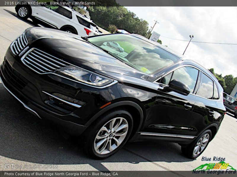 Black Velvet / White Sands 2016 Lincoln MKC Select