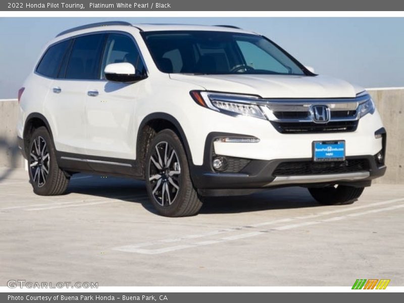 Front 3/4 View of 2022 Pilot Touring