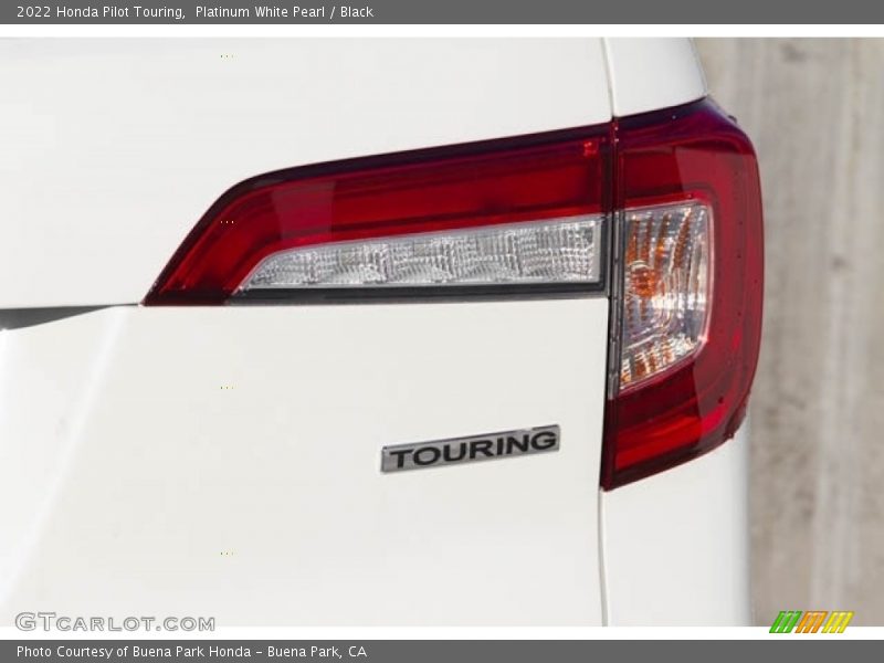 Platinum White Pearl / Black 2022 Honda Pilot Touring