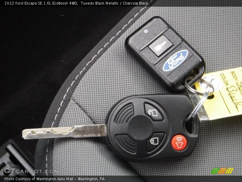 Tuxedo Black Metallic / Charcoal Black 2013 Ford Escape SE 1.6L EcoBoost 4WD