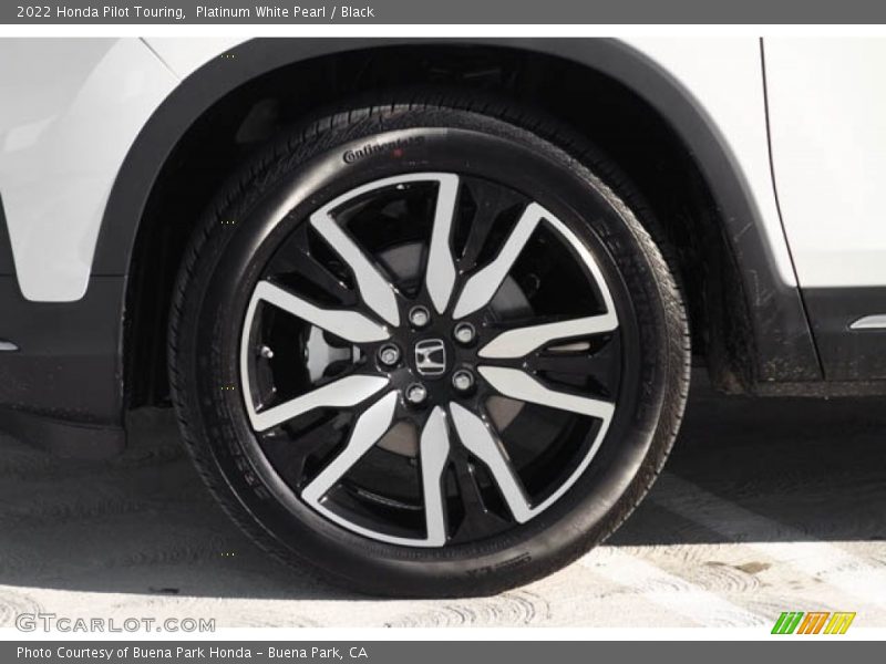 Platinum White Pearl / Black 2022 Honda Pilot Touring