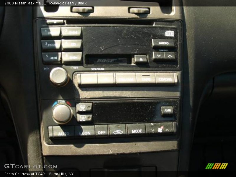 Icelandic Pearl / Black 2000 Nissan Maxima SE