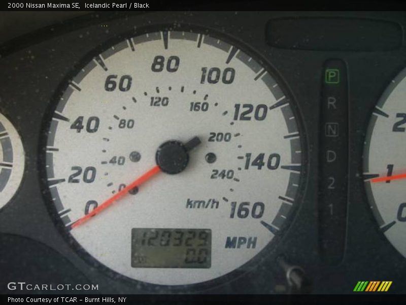 Icelandic Pearl / Black 2000 Nissan Maxima SE