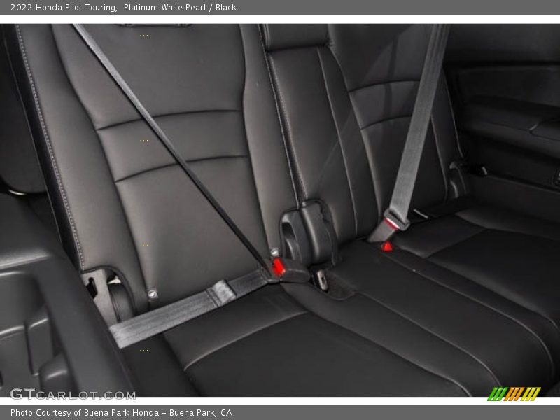 Platinum White Pearl / Black 2022 Honda Pilot Touring
