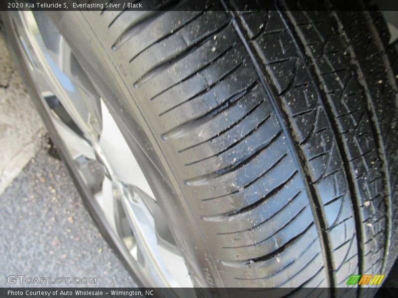 Everlasting Silver / Black 2020 Kia Telluride S
