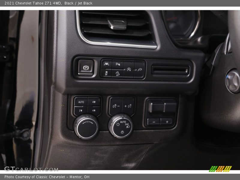 Controls of 2021 Tahoe Z71 4WD