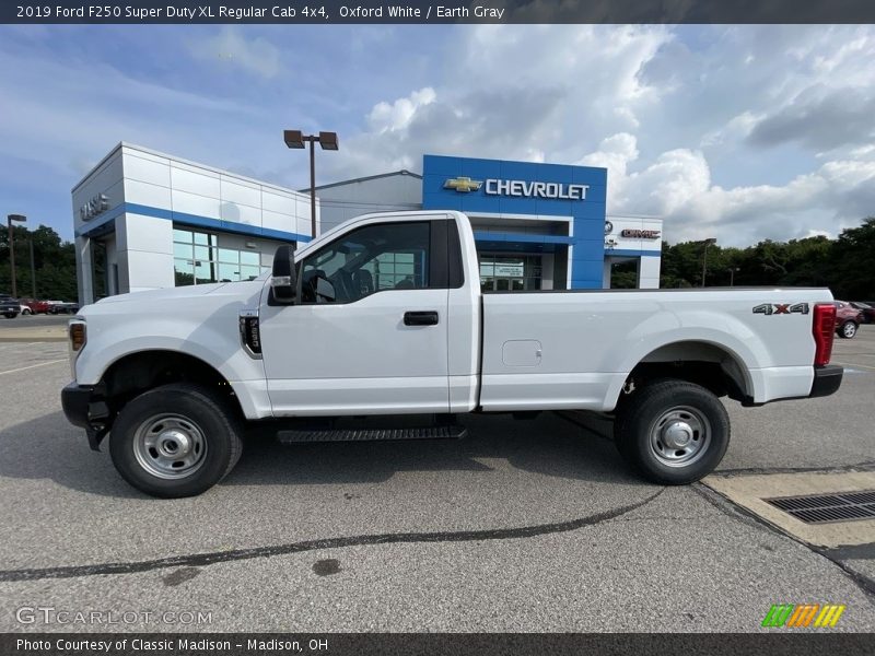 Oxford White / Earth Gray 2019 Ford F250 Super Duty XL Regular Cab 4x4
